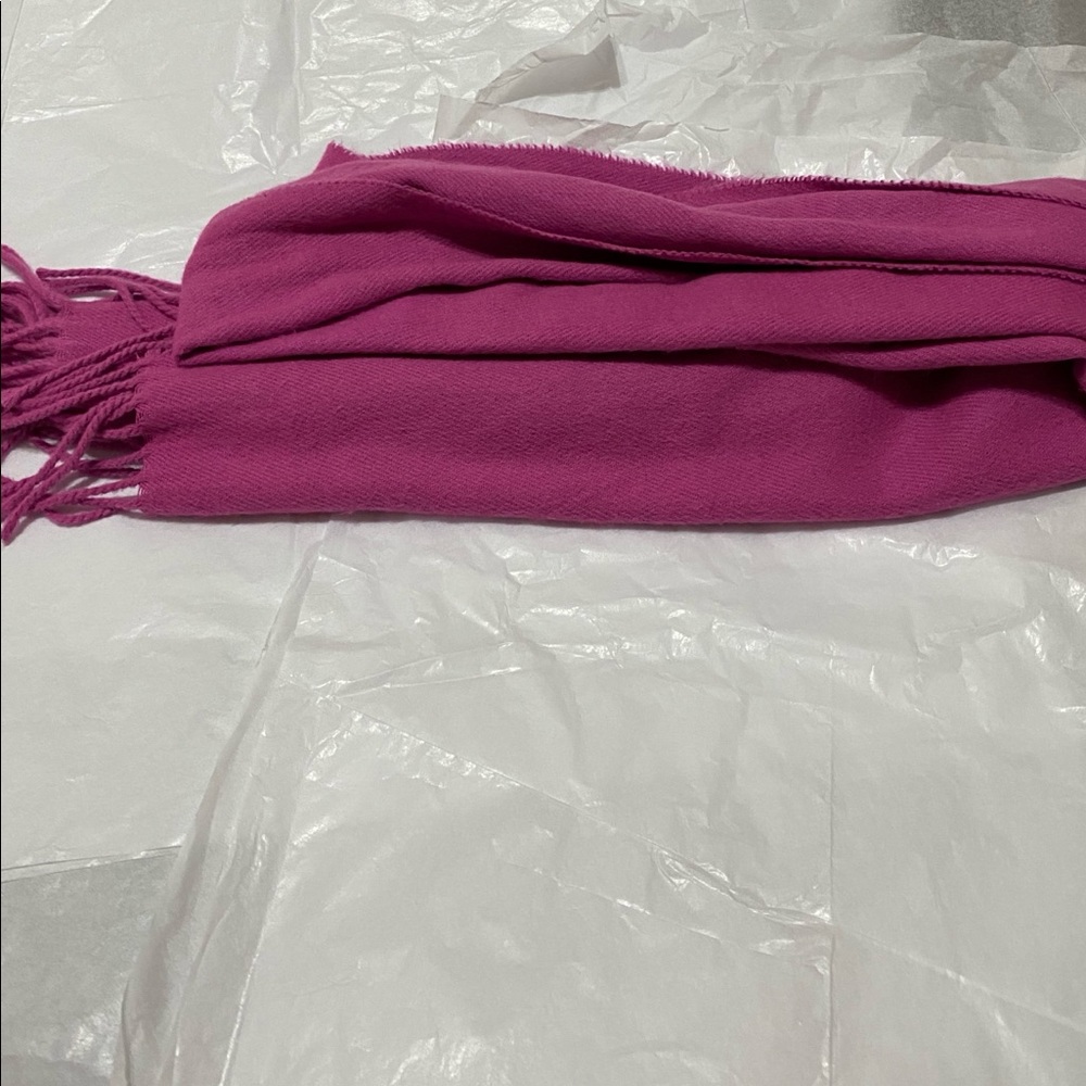 - New scarf - Picture 2 of 6